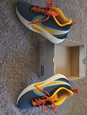 NIKE GIANNIS FREAK 6 KC Navy and Yellow SNEAKERS- BOYS SIZE 5.5